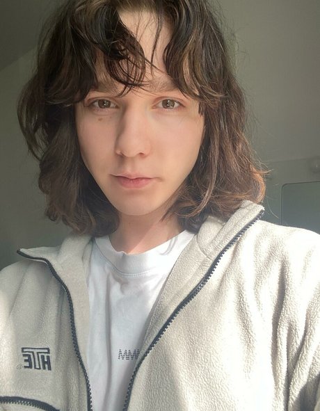 Mossy Barmales erotic star pictures