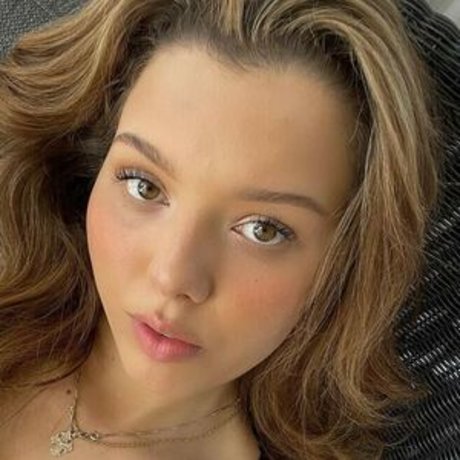 Fiona Elvine sexy star pictures