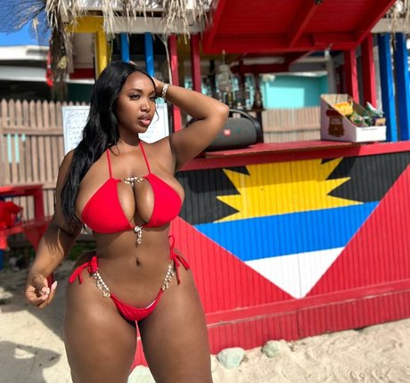 Crisanamariyah top model pics