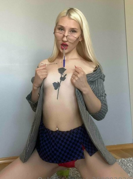 blazing dakota naked model image