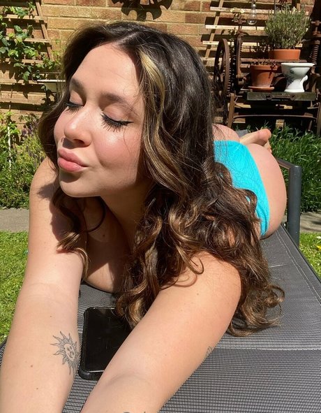 curvy cougar onlyfans hot nude pics