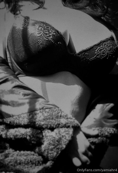 yamiahr4 pretty actress image