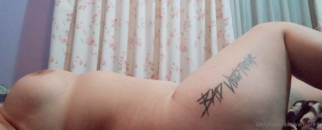 yamiahr4 nude model images