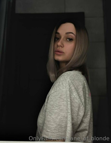 jane of blonde model erotic photo