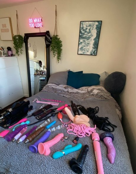 thikkixnikki free pornstar photo