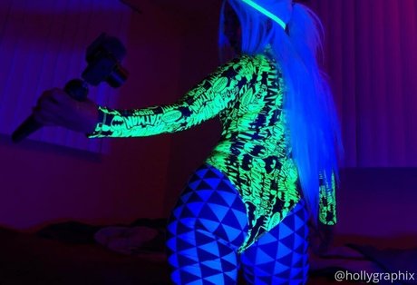 hollygraphix top model picture