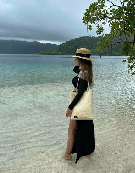 bella lla xxx actress img