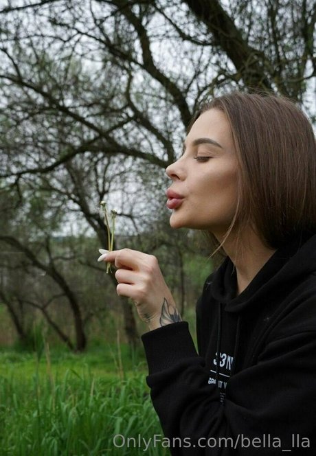 bella lla hot actress img