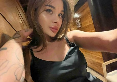 bella lla hot actress images