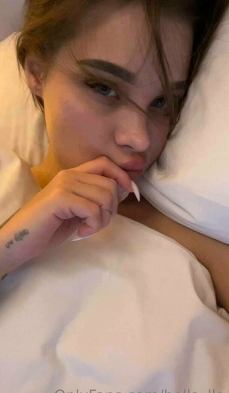bella lla nudes star photos