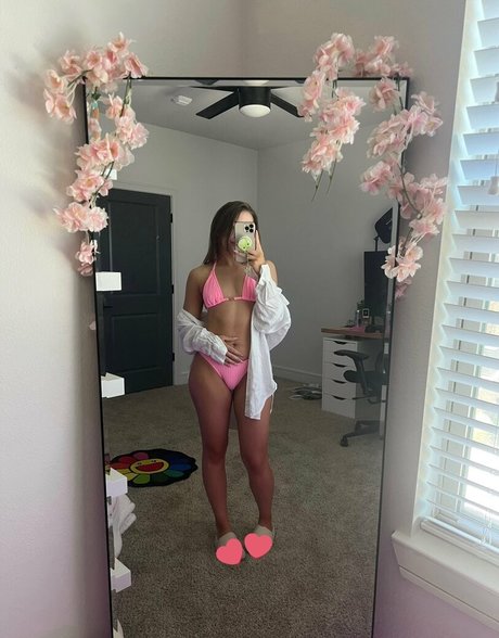 GXR Shorty star porn photo