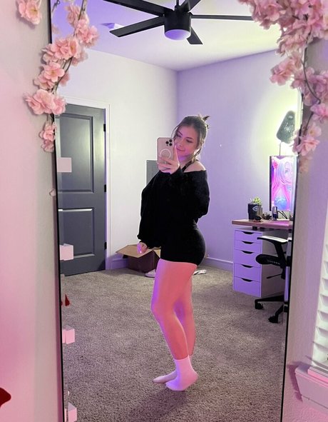 GXR Shorty model porn image