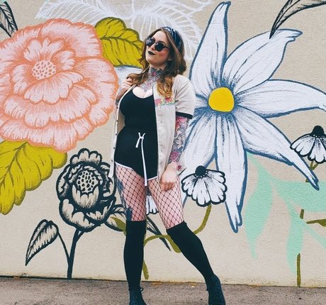 LoveLaurenn model erotic gallery