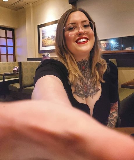 LoveLaurenn high quality pornstar galleries