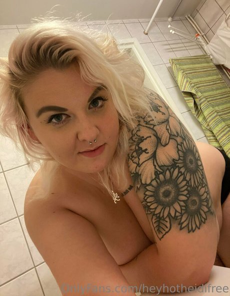 heyhotheidifree pretty actress gallery