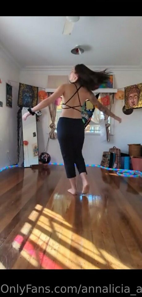 annalicia arts star beautiful photo