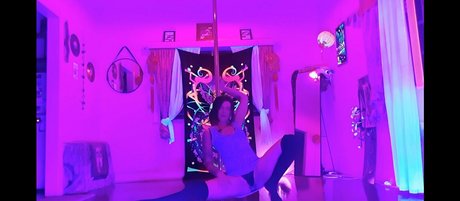 annalicia arts adult model img