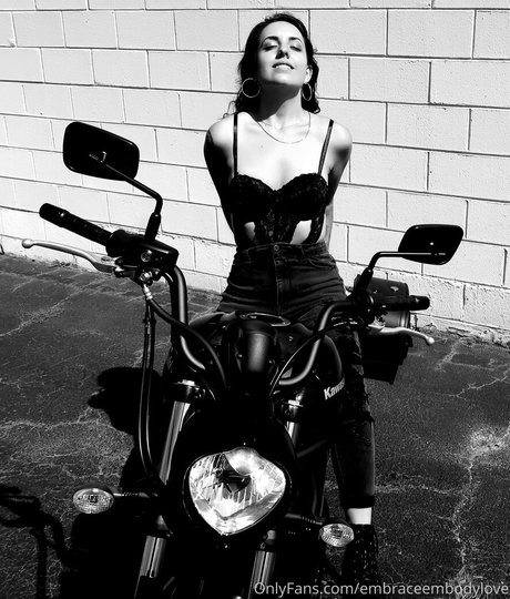 embraceembodylove perfect star picture