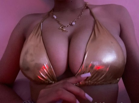 bvnnyara hot model img