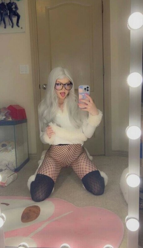 Strawberrymillk erotic model galleries