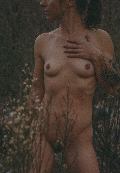 Ever Curious model sexy pic