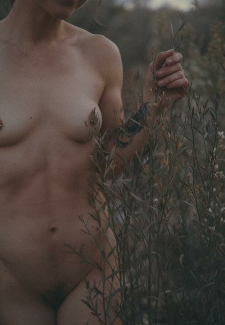 Ever Curious naked model photo