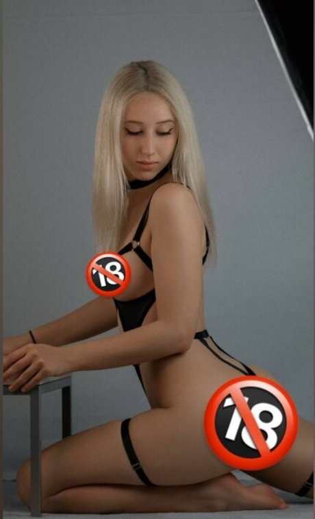 denyandelly adult actress photo