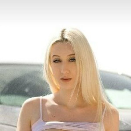 denyandelly adult actress image