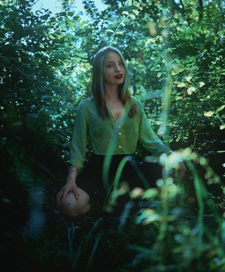 violets cabaret model art photo