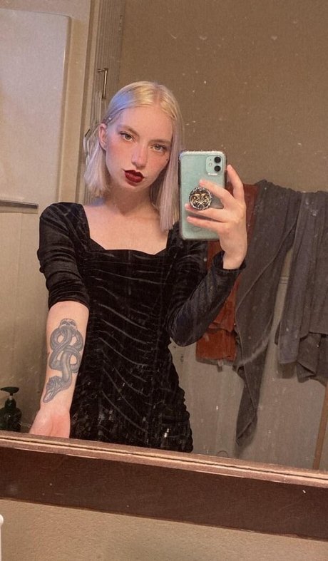 violets cabaret hot actress galleries