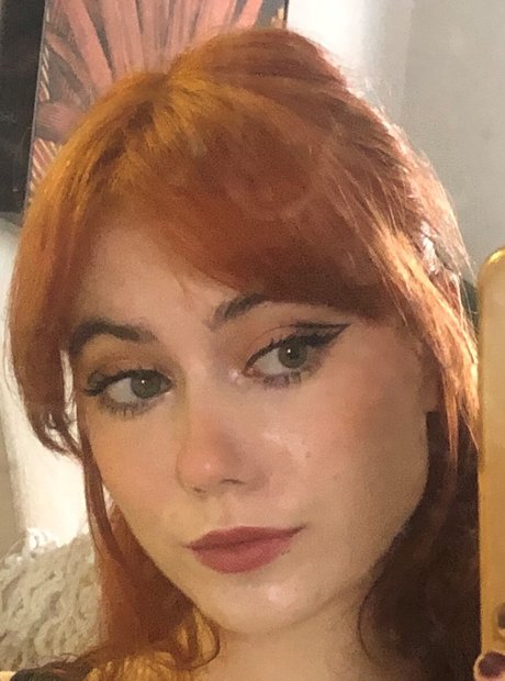 Clamgirl naked model img