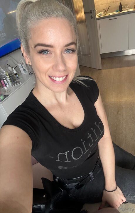 Nesty pretty star img