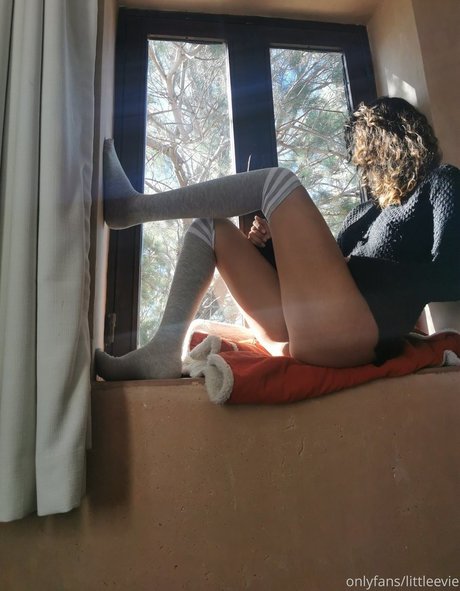 Littleviee pornstar exclusive image