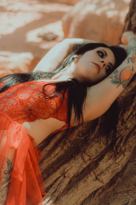 Thatsoraven95 model top galleries