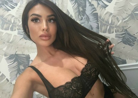 Crislau perfect actress pics