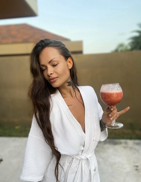 Latisha Blesk art model photos