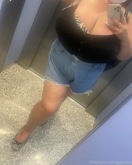 Gigantits pornstar hot photo