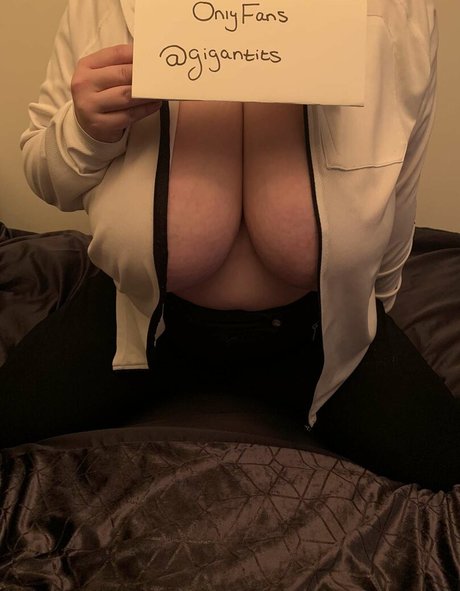 Gigantits pornstar art photo