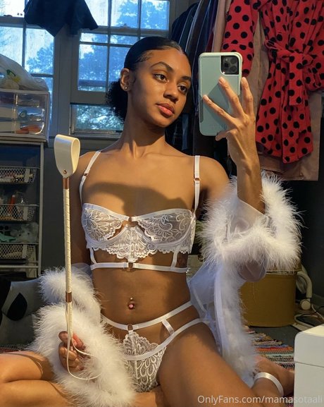 Maria S Moon erotic model pics