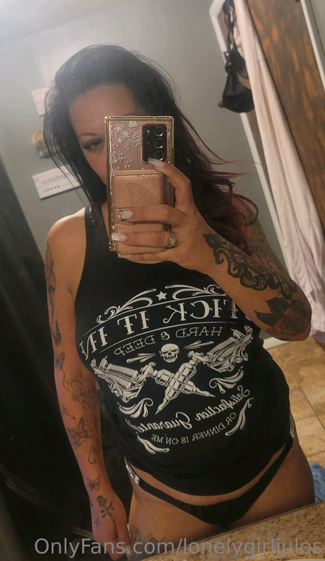 Lonelygirljules pornstar nude pictures