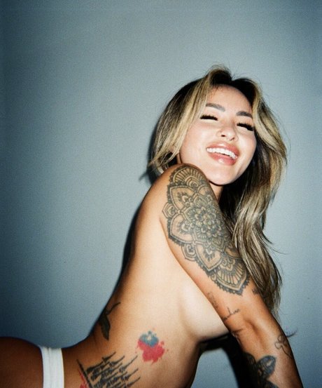 Linda Lan pornstar erotic photos