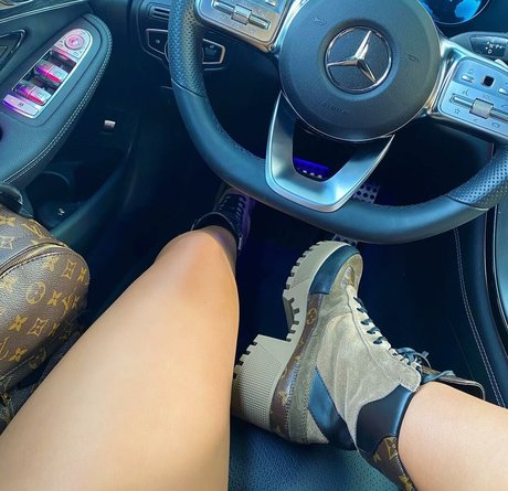 Princess Jasmin model top images