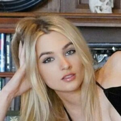 Lily Hosea exclusive model pictures