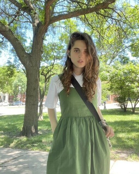 Helmet Girl sex actress gallery