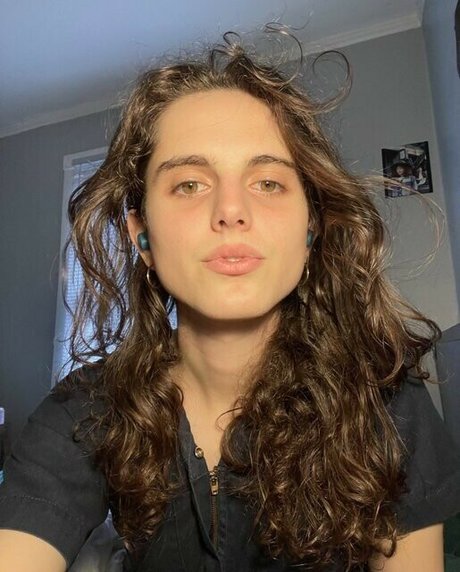 Helmet Girl Profile pic