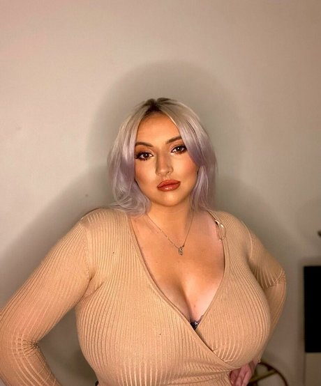 Shona Colson star beautiful pics