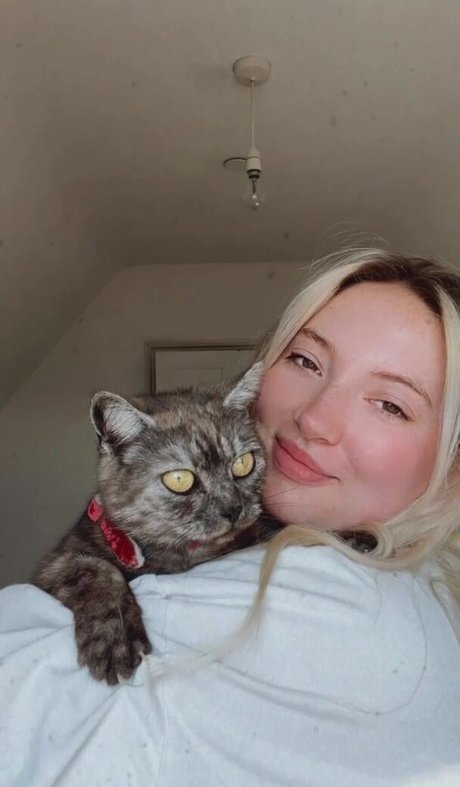 Shona Colson model xxx image