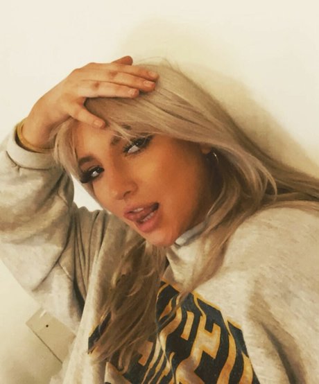 Shona Colson nude model pictures