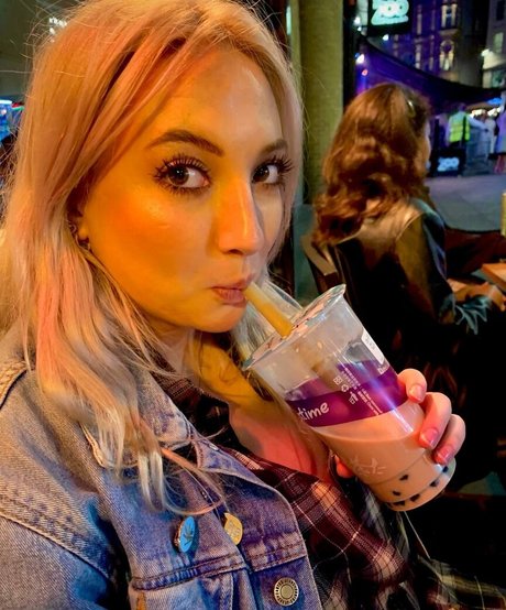 Shona Colson model xxx pic