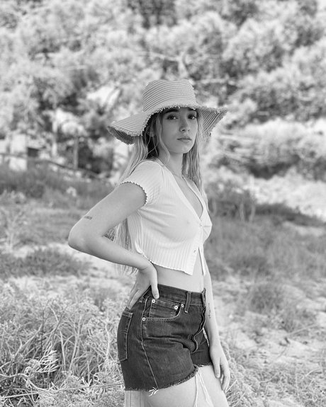 Rebeca Stones pretty actress photos